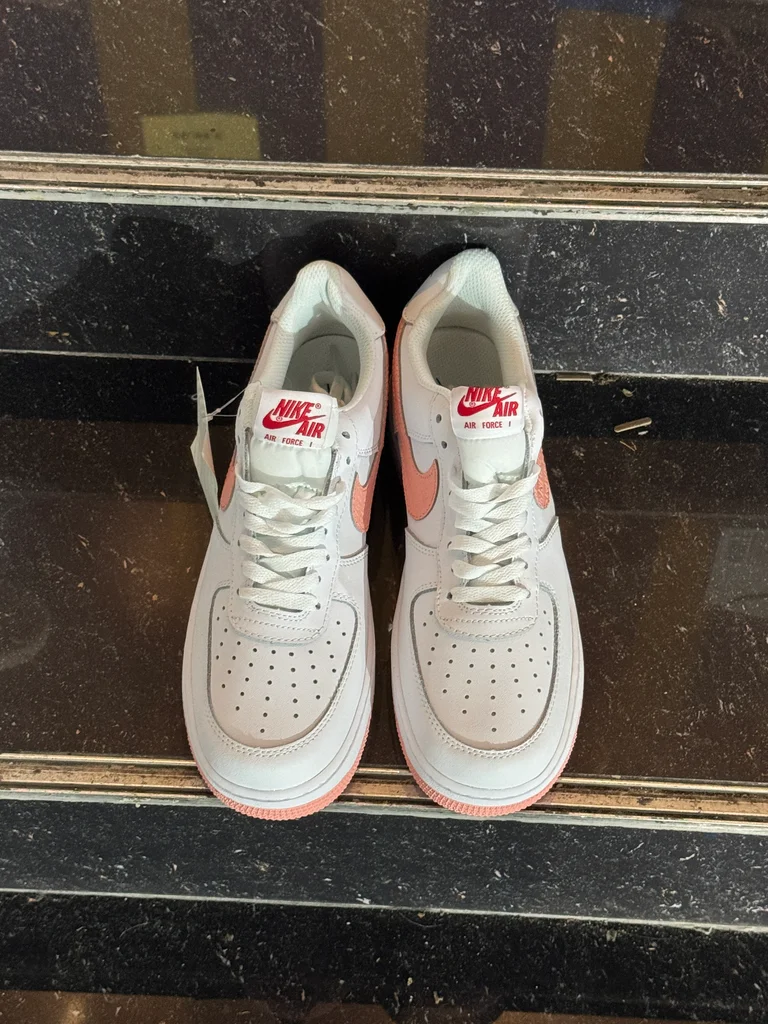 Nike Air Force 1’07 – Blanc / Rose – Neuve – Pointure 40 – Authentique